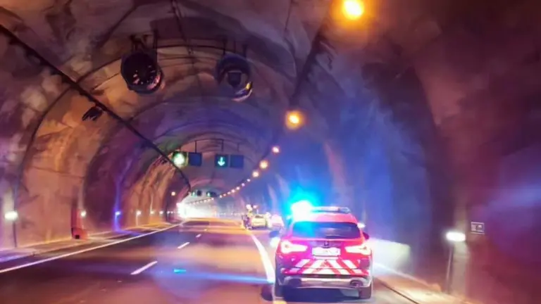 Accidente en los t&uacute;neles del Perd&oacute;n, en la autov&iacute;a A-12 en sentido Pamplona.