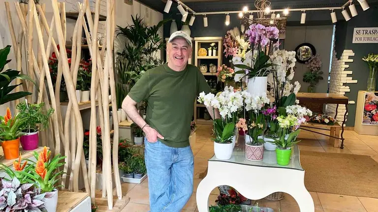 Juancho Salinas en su florister&iacute;a Ilaga de Tafalla. Navarra.com