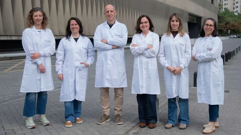 Profesionales implicados en el estudio de Navarrabiomed: Maite Echeverz, Bego&ntilde;a Garc&iacute;a, I&ntilde;igo Lasa, Cristina Solano, Nahiara Garmendia-Anto&ntilde;ana y Carmen Gil. GOBIERNO DE NAVARRA