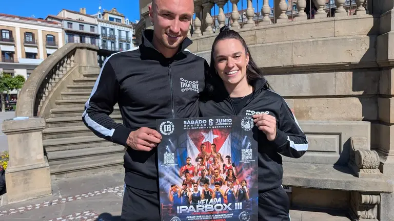 Asier e Iradi presentan la velada de boxeo. CEDIDA