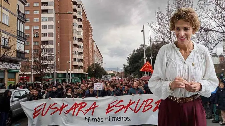 Fotomontaje con una imagen de la presidenta de Navarra, Mar&iacute;a Chivite, sobre una vista de una manifestaci&oacute;n a favor del euskera. NAVARRA.COM