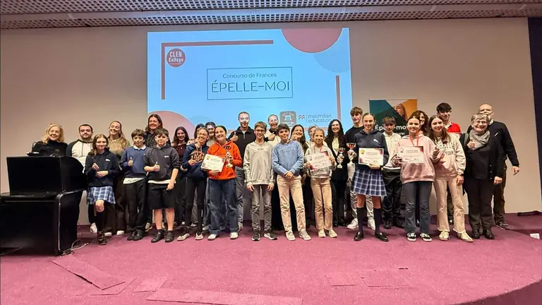 Alumnos de los 8 colegios participantes en el II Epelle Moi. COLEGIO DE M&Eacute;DICOS DE NAVARRA