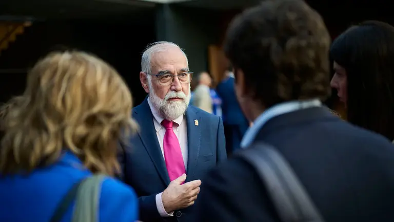Fernando Dom&iacute;nguez, consejero de Salud, durante el Pleno del Parlamento de Navarra. PABLO LASAOSA