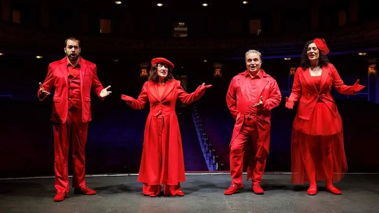 El Teatro Gayarre ser&aacute; el escenario del estreno absoluto de 'Cuento de San Ferm&iacute;n. El musical de la fiesta', un homenaje esc&eacute;nico a los Sanfermines en el que participar&aacute;n int&eacute;rpretes navarros, adem&aacute;s de La Pamplonesa, la Comparsa de Gigantes y Cabezudos, Gaiteros y Txistularis de Pamplona, o Duguna Dantza Taldea, entre otros. La presentaci&oacute;n del espect&aacute;culo ha tenido lugar este mi&eacute;rcoles en la capital navarra. EFE/Villar L&oacute;pez
