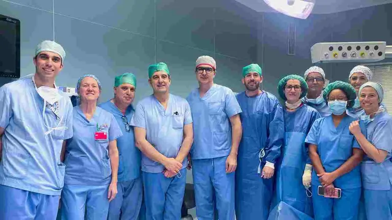 El equipo quir&uacute;rgico (ORL y enfermer&iacute;a) responsables del diagn&oacute;stico e intervenci&oacute;n. HUN