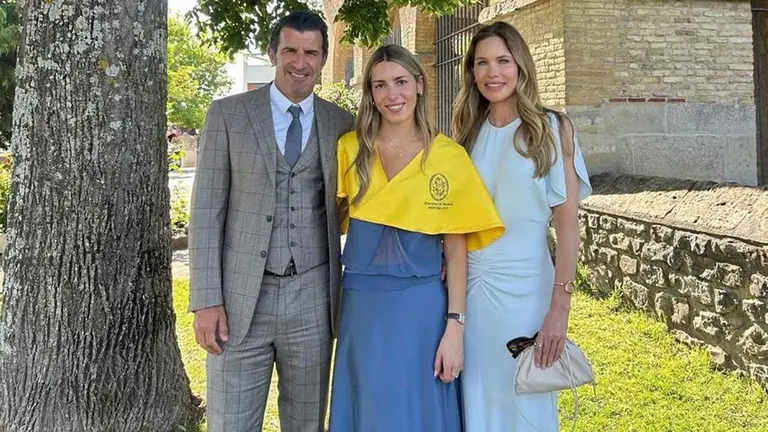 Luis Figo y Helen Svedin han viajado a Pamplona este fin de semana para acompa&ntilde;ar a su hija mayor, Daniela Figo Svedin, en su graduaci&oacute;n en Medicina por la Universidad de Navarra.