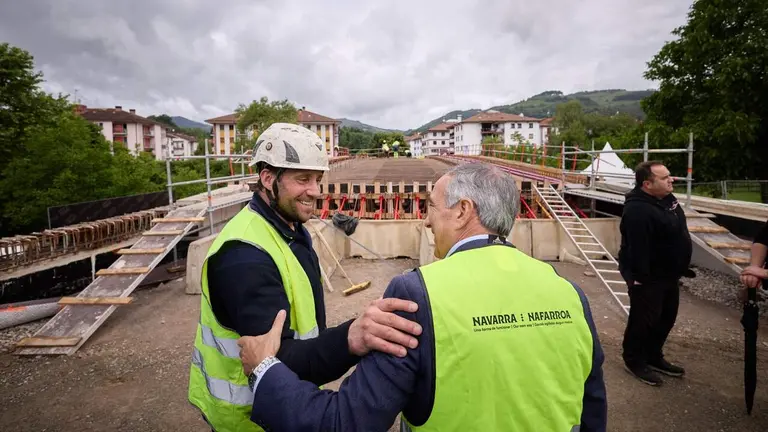 Visita del consejero de Cohesi&oacute;n Territoria, &Oacute;scar Chivite, a las obras del puente de Elizondo. GOBIERNO DE NAVARRA