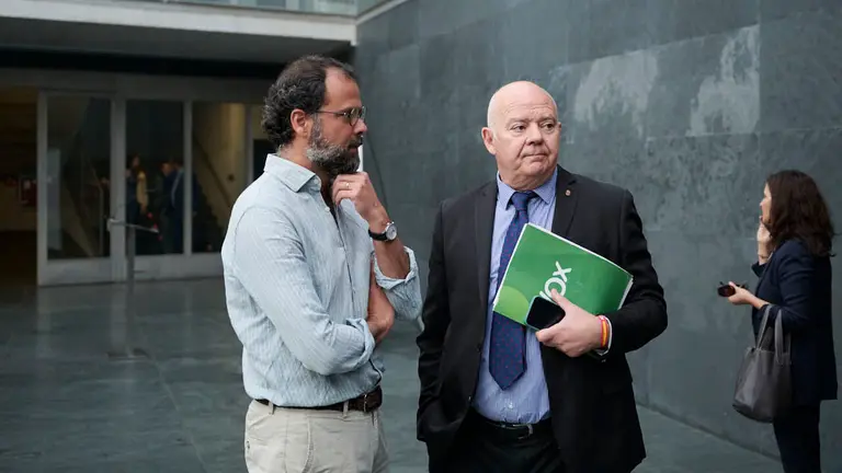 Emilio Jim&eacute;nez, parlamentario de Vox, durante el Pleno del Parlamento de Navarra. PABLO LASAOSA