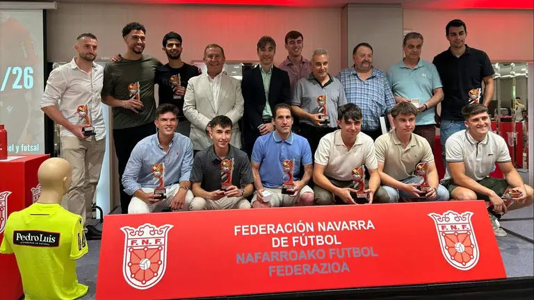 La Federaci&oacute;n Navarra de F&uacute;tbol ha celebrado en Pamplona una gala marcada por el r&eacute;cord de integrantes y los reconocimientos al colectivo.