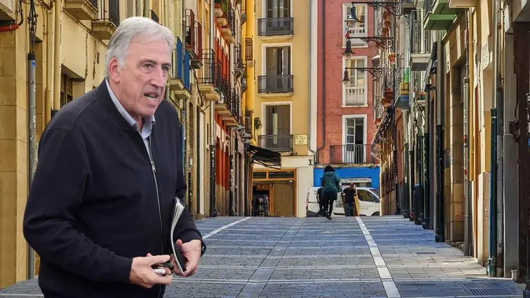 Fotomontaje con una imagen del alcalde de Pamplona, Joseba Asiron, sobre una vista de una calle del Casco Antiguo de la ciudad. NAVARRA.COM