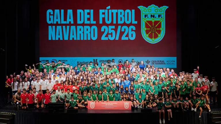 Foto de familia de la Gala del Fútbol Navarro. CEDIDA