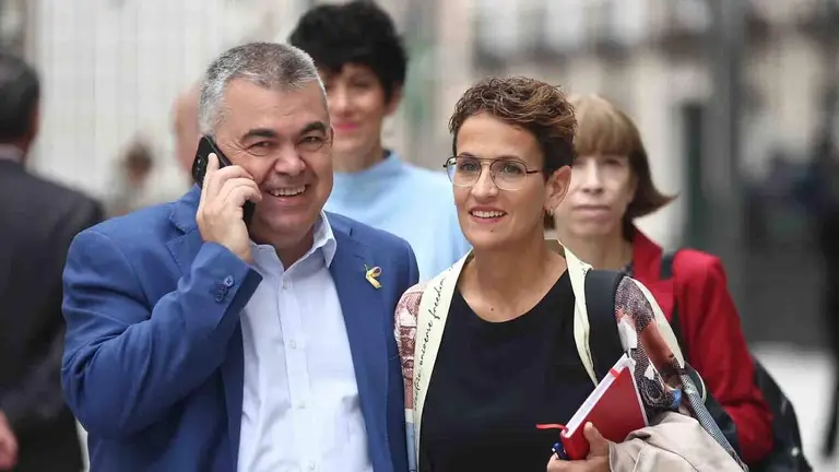 El entonces secretario de Organizaci&oacute;n del Partido Socialista, Santos Cerd&aacute;n y la presidenta del Gobierno de Navarra, Mar&iacute;a Chivite. ARCHIVO