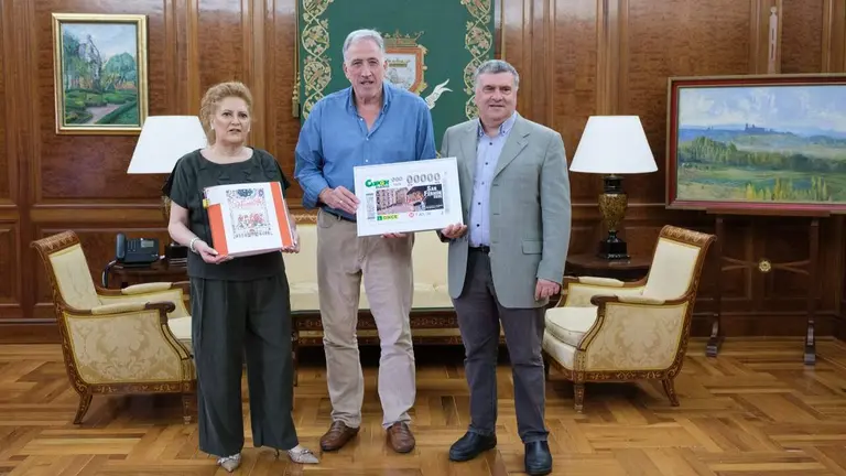 Presentaci&oacute;n del cup&oacute;n sanferminero de la ONCE en el Ayuntamiento de Pamplona. AYUNTAMIENTO DE PAMPLONA