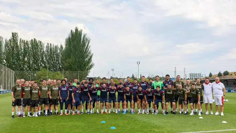 Imagen de la primera sesi&oacute;n de entrenamiento de la temporada en Tajonar. CA OSASUNA