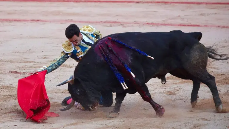Primer toro de Jandilla para Tom&aacute;s Rufo. I&Ntilde;IGO ALZUGARAY