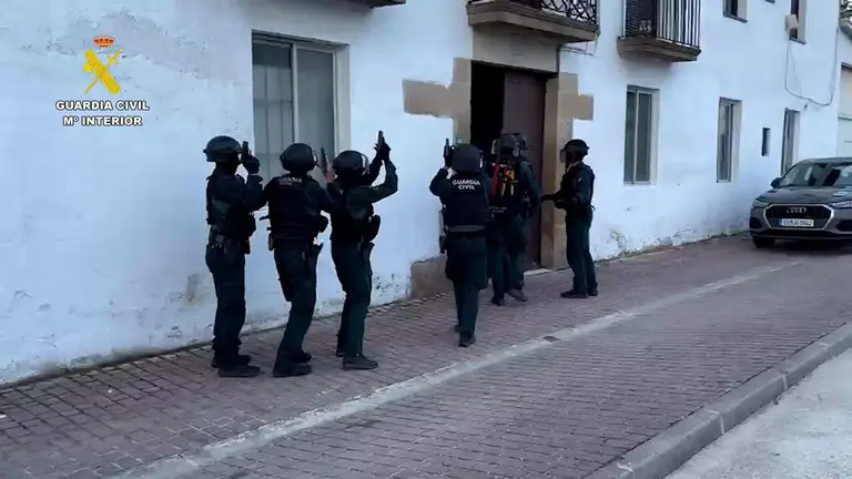 Imagen de la operaci&oacute;n de Guardia Civil. CEDIDA
