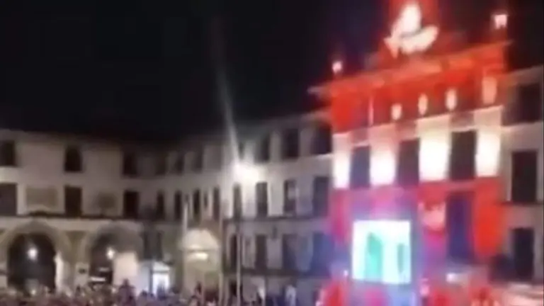 Celebraci&oacute;n de la victoria de Espa&ntilde;a en la Plaza de los Fueros de Tudela