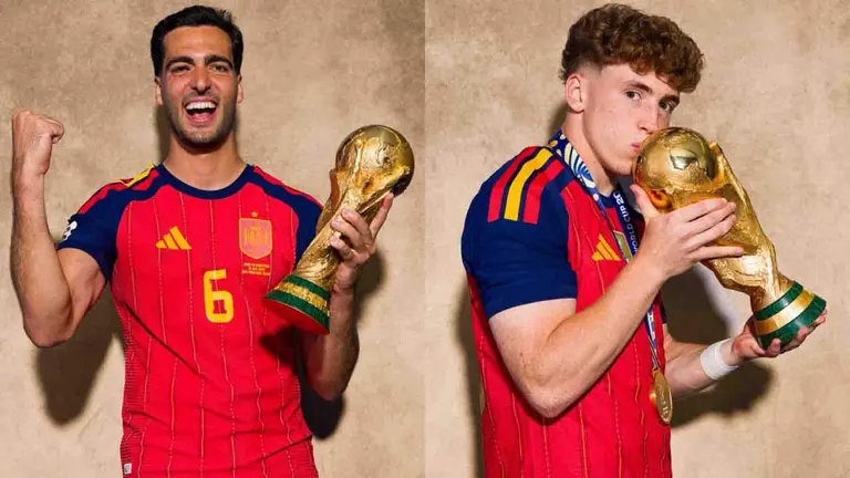 Mikel Merino (izda.) y V&iacute;ctor Mu&ntilde;oz (dcha.), campeones del mundo y ex jugadores de Osasuna.