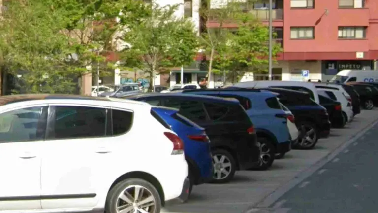 Coches aparcados en la calle Zolina. GOOGLEMAPS