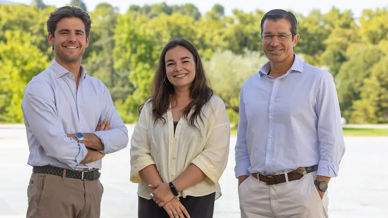 Aurken Sierra, Clara Gonz&aacute;lez-Tosat y Jordi Rodr&iacute;guez-Virgili, profesores de la Facultad de Comunicaci&oacute;n. UNIVERSIDAD DE NAVARRA