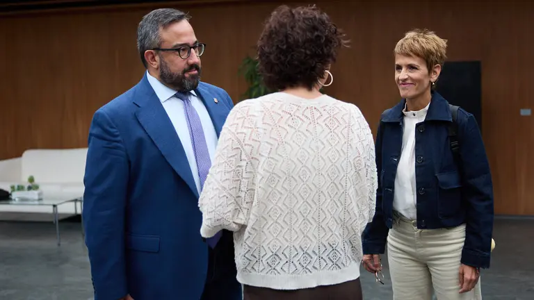 Javier Rem&iacute;rez y Mar&iacute;a Chivite, antes del pleno del Parlamento de Navarra. NAVARRA.COM