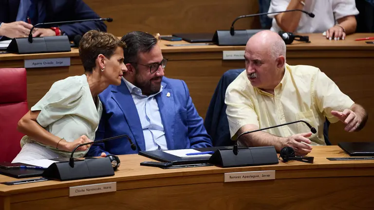 La presidenta Mar&iacute;a Chivite, el vicepresidente Javier Rem&iacute;rez y el consejero Jose Mar&iacute;a Aierdi. PABLO LASAOSA