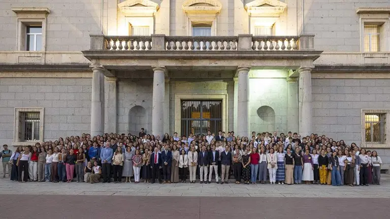 Imagen de los Becarios Alumni en el acto de bienvenida. UNIVERSIDAD DE NAVARRA