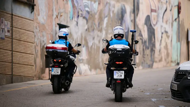 Polic&iacute;a Local por las calles de Tudela. PABLO LASAOSA