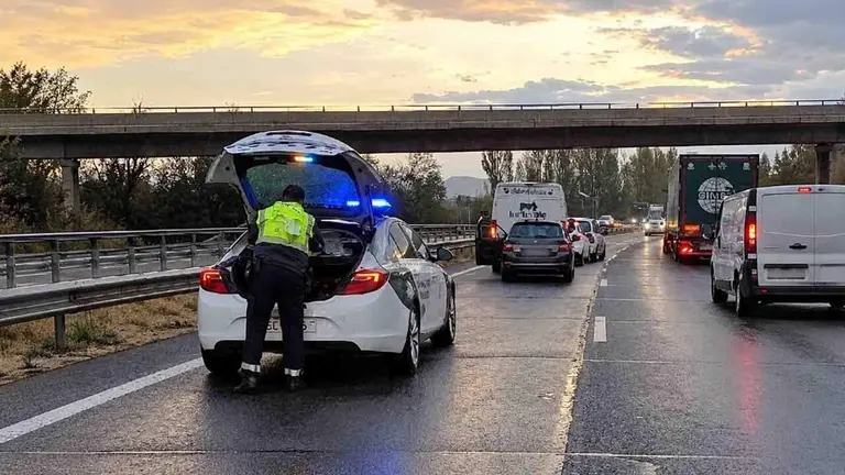 Importantes retenciones en la A-15 y los accesos a Pamplona por un accidente m&uacute;ltiple en Zizur.