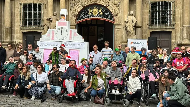 Acto de ASPACE frente al Ayuntamiento de Pamplona. CEDIDA