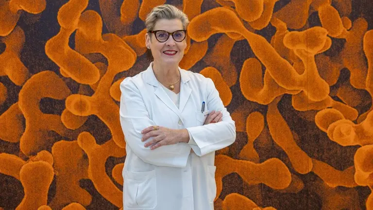 La Dra. Ana Pati&ntilde;o Garc&iacute;a, directora de la Unidad de Medicina Gen&oacute;mica de la Cl&iacute;nica, ha sido una de las especialistas que ha manejado los estudios gen&oacute;micos y el&nbsp;grupo de trabajo de c&aacute;ncer hereditario de SEHOP-PENCIL desde el CCUN. CL&Iacute;NICA UNIVERSIDAD DE NAVARRA