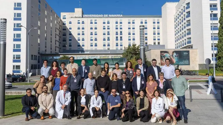 Asistentes al curso de mieloma m&uacute;ltiple acompa&ntilde;ados por especialistas del CCUN.&nbsp;CEDIDA