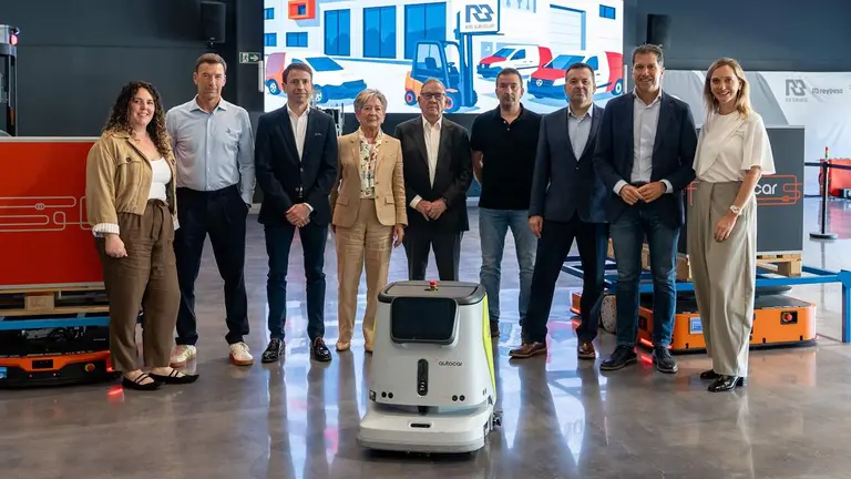 De izquierda a derecha: Izaskun Lara, Fernando Red&iacute;n, Diego Red&iacute;n, Mar&iacute;a Angeles Itoiz, Telesforo Red&iacute;n, I&ntilde;igo Red&iacute;n, Enrique Red&iacute;n, I&ntilde;aki Ecay y Leire Alem&aacute;n. V&Iacute;CTOR RU&Iacute;Z / CEDIDA