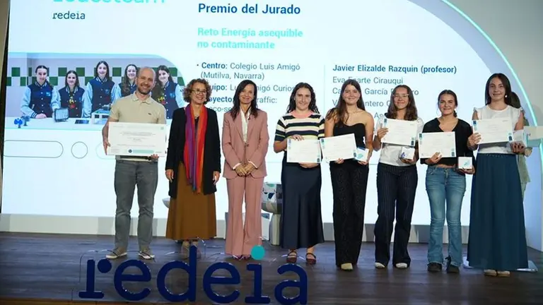 Las alumnas del colegio Luis Amig&oacute; recogen el premio en Madrid. CEDIDA