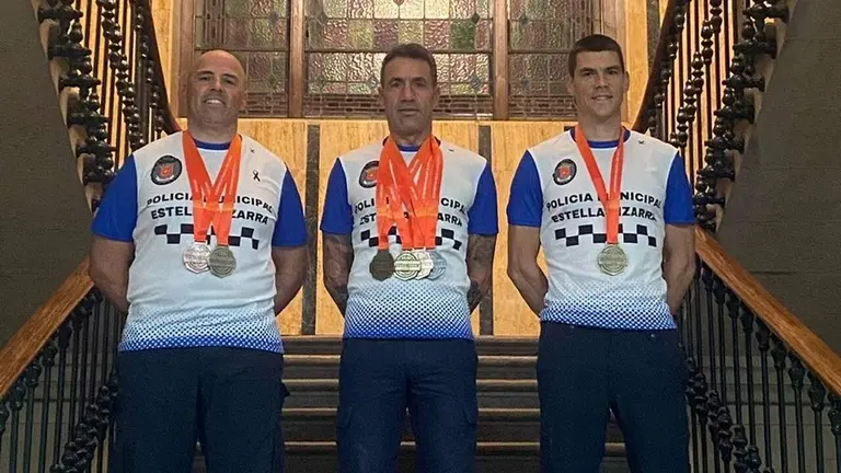 Los agentes de Estella que han sido medallistas en los Juegos Europeos de Polic&iacute;as y Bomberos. AYUNTAMIENTO DE ESTELLA