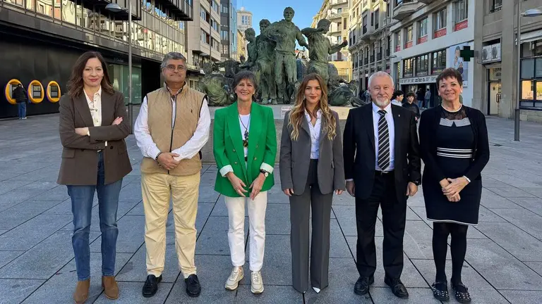 De izquierda a derecha: Sara Baigorri, Jos&eacute; Mar&iacute;a Garc&iacute;a Elorz, Socorro Sada, Est&iacute;baliz Moreno, Juan Manuel Cabeo, Milagros Eraso. CEDIDA