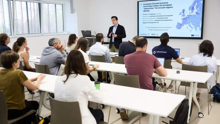 El consejero Irujo, en un momento de la presentaci&oacute;n de los proyectos de econom&iacute;a circular subvencionados, el pasado mes de septiembre. GOBIERNO DE NAVARRA