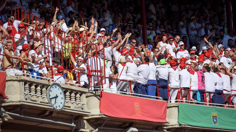 El tendido de la Plaza de toros de Pamplona en la segunda corrida de la Feria del toro. PABLO LASAOSA 10