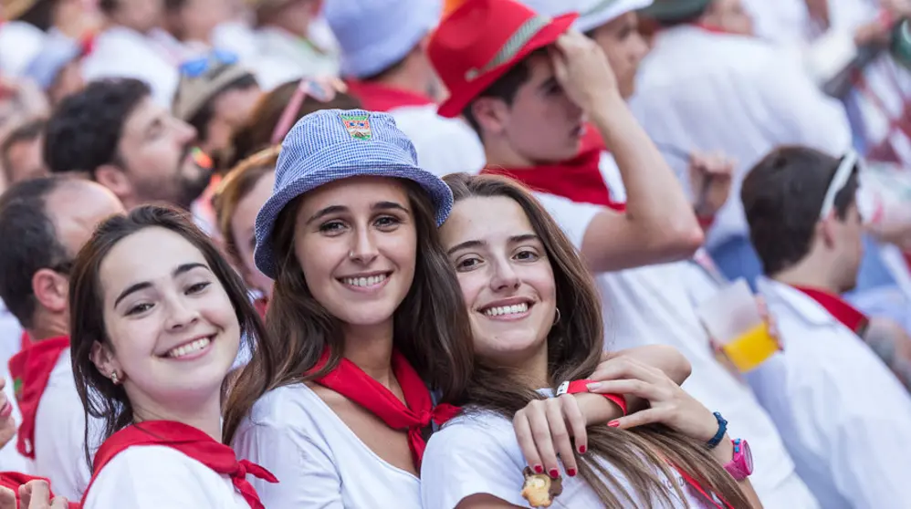 Los tendidos de la plaza durante la corrida de la Feria de San Ferm&iacute;n con toros de Victoriano del R&iacute;o Cort&eacute;s (25). I&Ntilde;IGO ALZUGARAY