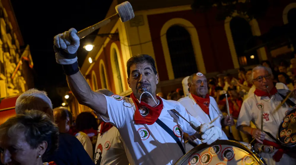 El Struendo se abre paso por las calles de Pamplona durante los Sanfermines de 2017. PABLO LASAOSA (6)