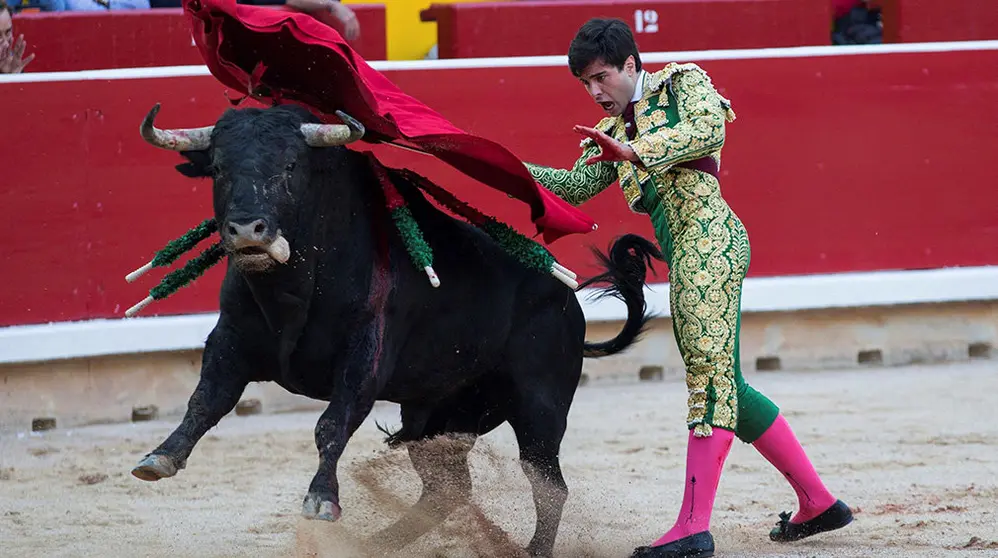 GRAF4359. PAMPLONA, 05/07/2018.- El novillero Antonio Catalán "Toñete", durante el primer día de la Feria del Toro 2018 de Pamplona, con novillos de la ganadería "Pincha" (Navarra). EFE/ Rodrigo Jimenez