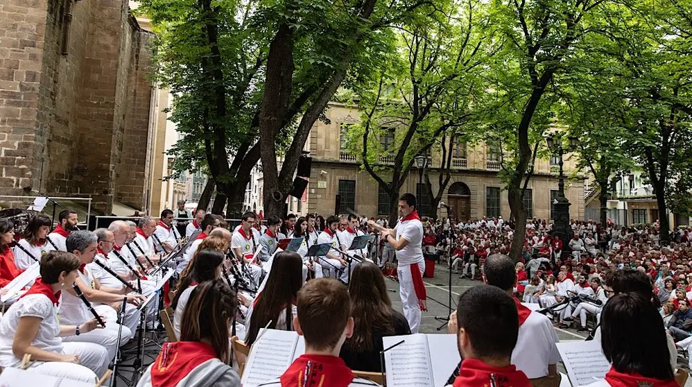 El Alarde de Txistularis de San Fermin Celebra su 60 aniversario en la plazuela de San José.Maite H.Mateo-1