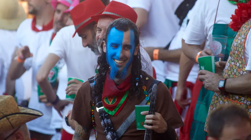 Ambiente en los tendidos durante la primera corrida de la Feria del Toro de San Ferm&iacute;n 2022 en la que se ha celebrado el centenario del coso pamplon&eacute;s. I&Ntilde;IGO ALZUGARAY