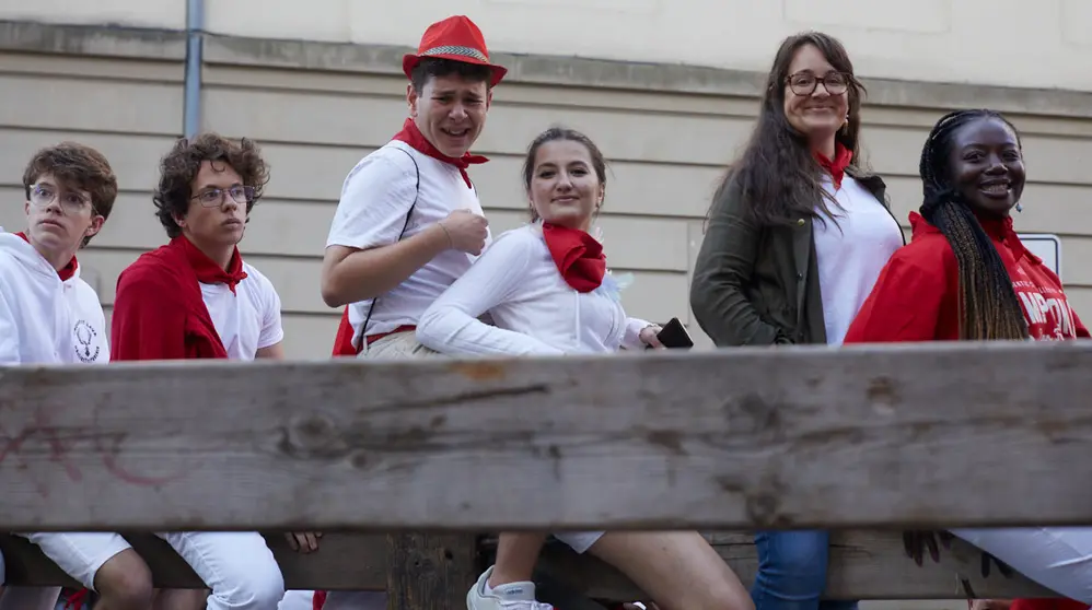 Momentos previos de espera al segundo encierro de San ferm&iacute;n 2022  en el vallado de la zona de Telef&oacute;nica. I&Ntilde;IGO ALZUGARAY