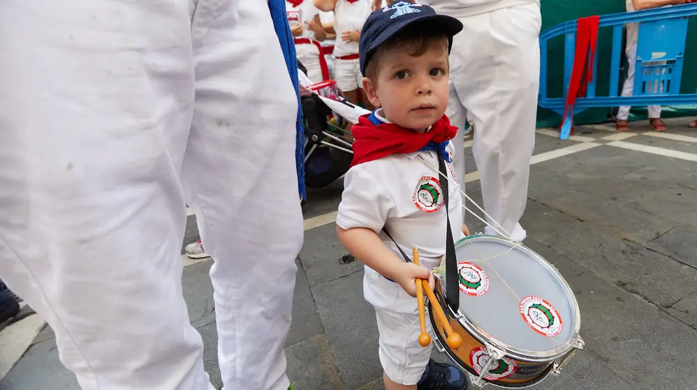 Struendo de Iruña Txiki  por las calles de Pamplona durante las Fiestas de San Fermín 2023. IÑIGO ALZUGARAY