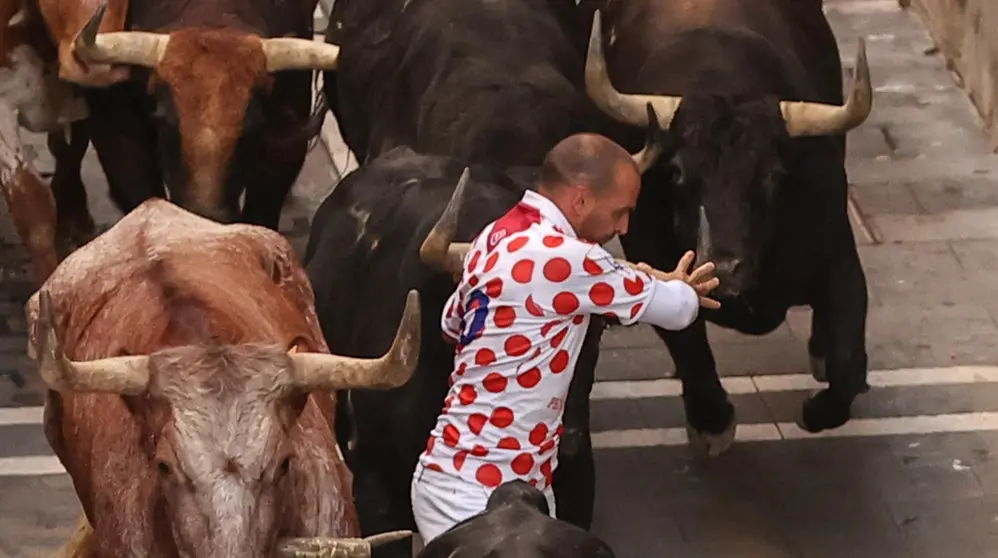 Sexto encierro de San Ferm&iacute;n 2023 con toros de Jandilla en la calle Estafeta. EFE - J.P. Urdiroz (7)