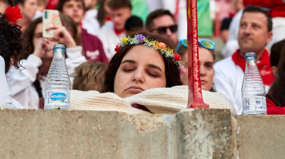 Sexto encierro de las fiestas de San Fermín 2023 en el tramo de Telefónica con toros de Jandilla. HÉCTOR NAVARRO