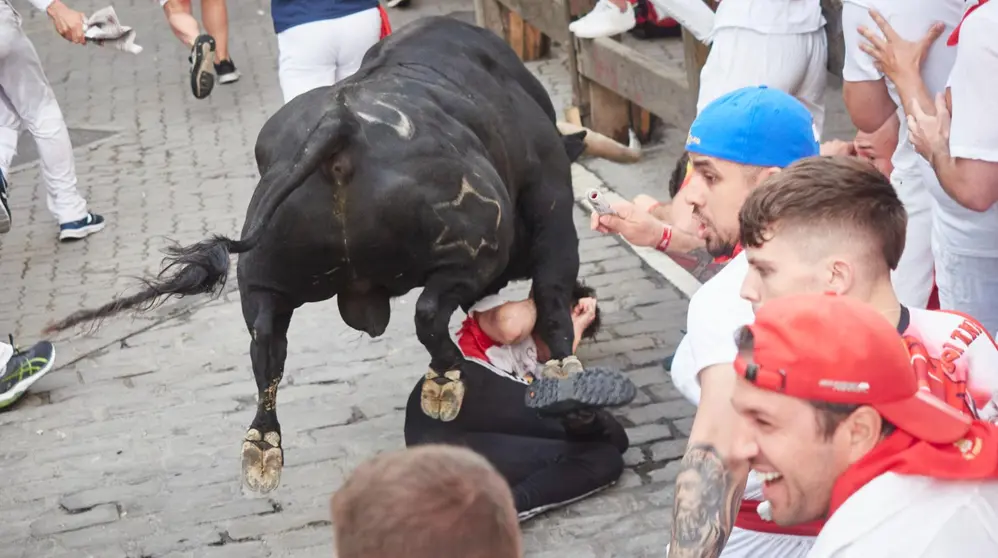 Sexto encierro de San Fermín 2023 en el tramos de Telefónica con toros de la ganadería de Jandilla. Eduardo Sanz / Europa Press