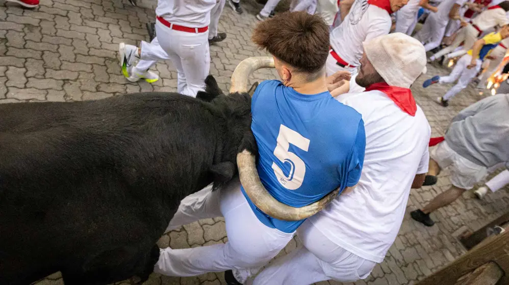 Segundo encierro de San Fermín 2024 con toros de Cebada Gago en el callejón. MAITE H.MATEO-53