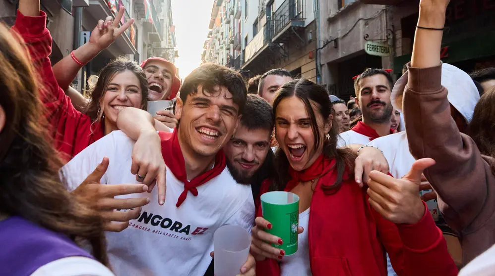 La música de las Dianas de San Fermín marca el inicio de las fiestas cada mañana a las 6.45 horas con la banda municipal La Pamplonesa recorriendo las calles del casco viejo de Pamplona tocando canciones típicas sanfermineras. IÑIGO ALZUGARAY